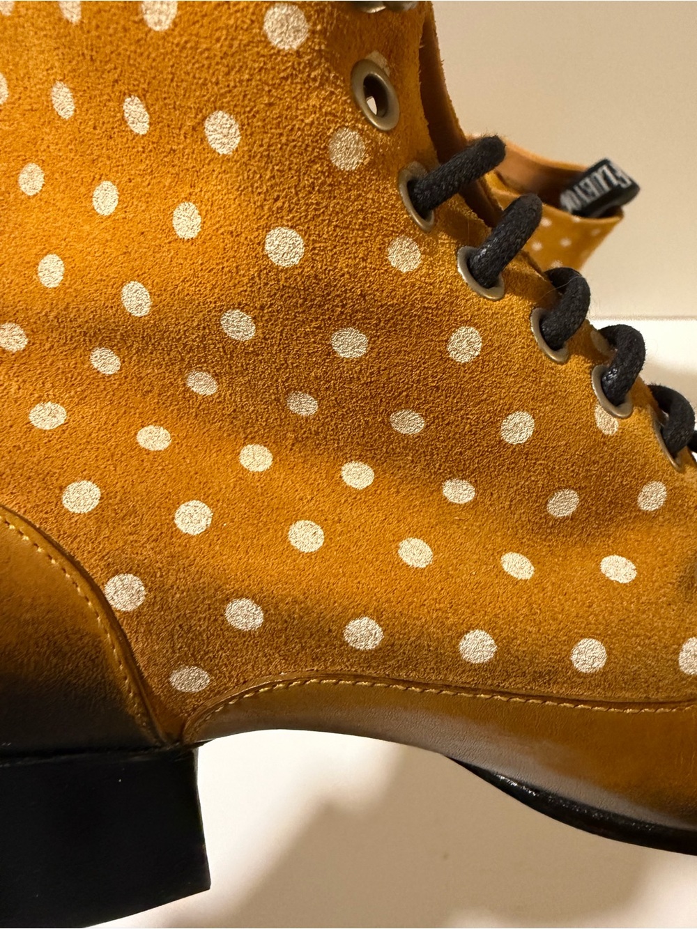 Like new! John Fluevog Eugene Polka Dot Mustard Lace-Up Ankle Boots- sz 5.5 - Picture 4 of 13